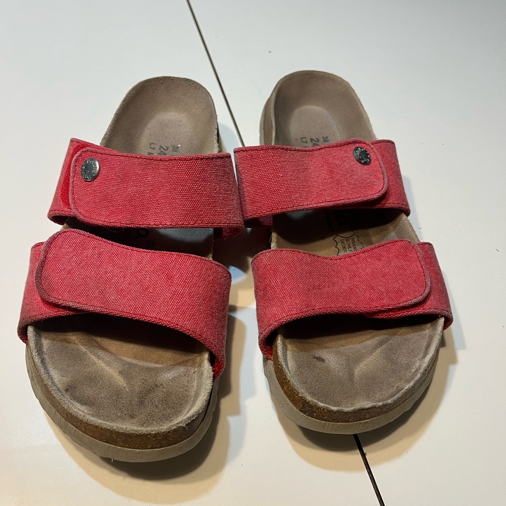 Betula Birkenstock sandals women’s size 7 red